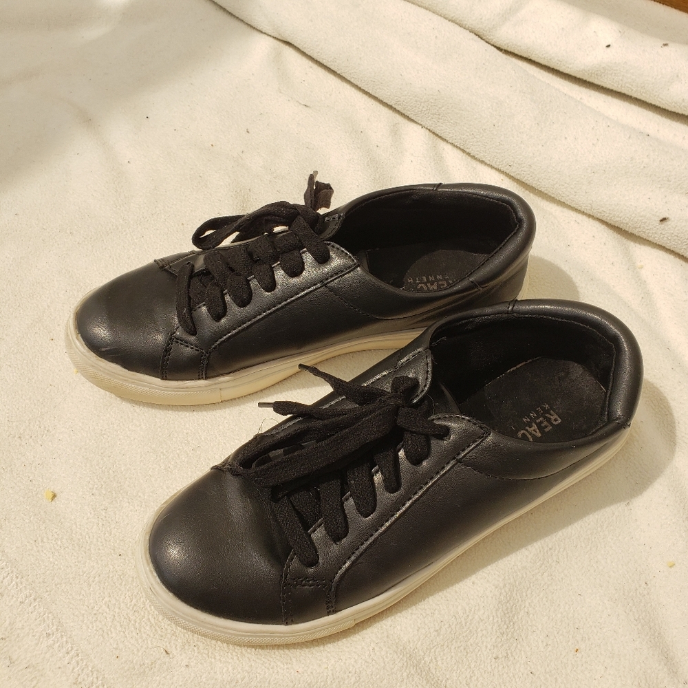 Kenneth Cole reaction sneakers